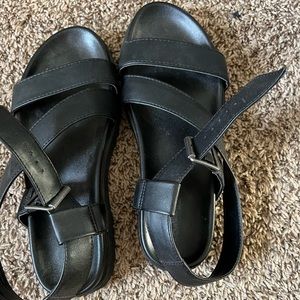 Black Universal Thread Sandals